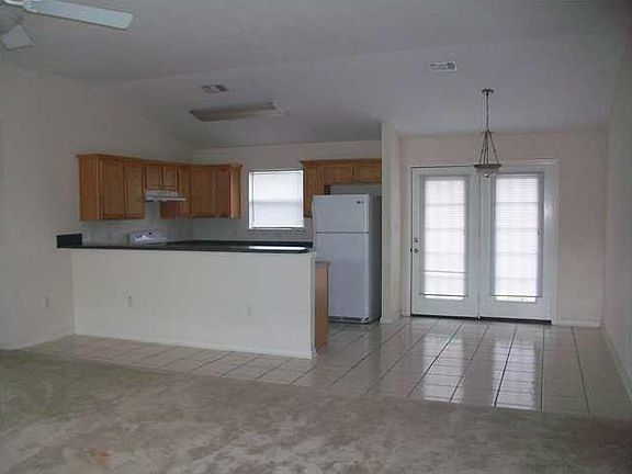 2nd image of 2411 Houston Cir