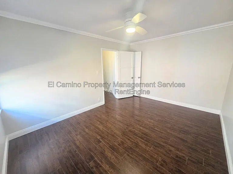 1036 E 2nd St #7 — Photo 8