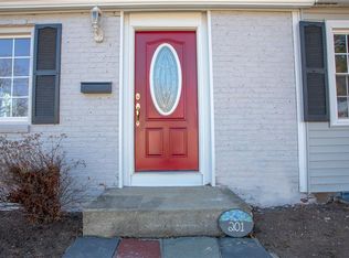 201 Woodstock Ln, Cranston, RI 02920