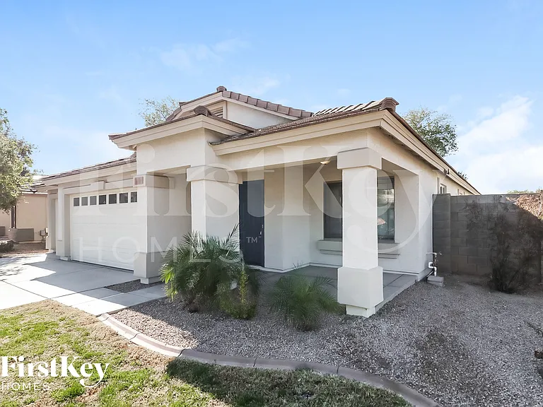 11233 W Locust Ln — Photo 2