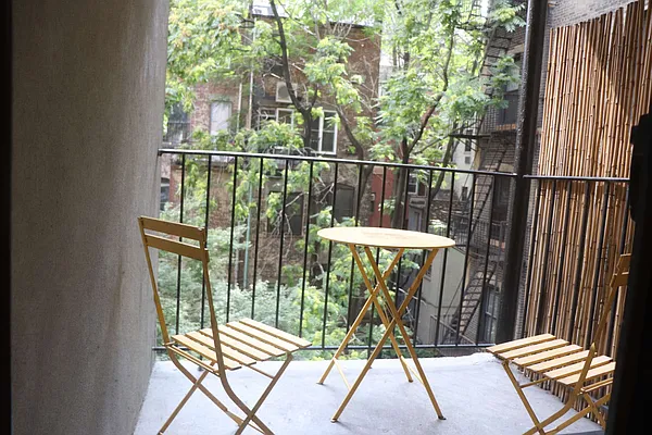 Rented by REMAX Elite | media 22