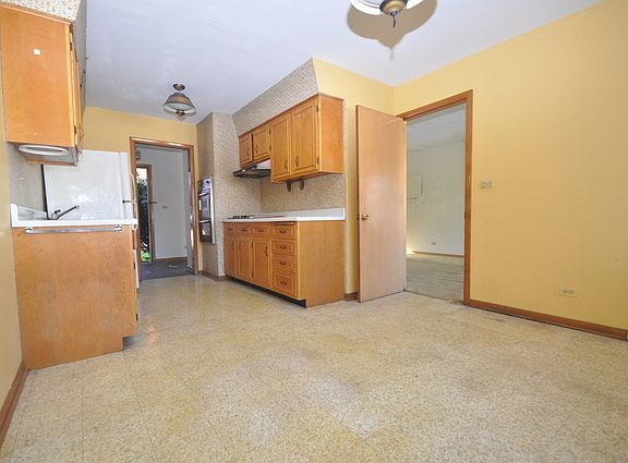 4th image of 282 Diamond Head Dr