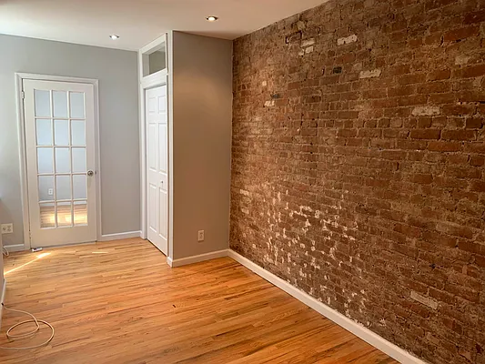 Rented by Salon Realty Corp | media 11