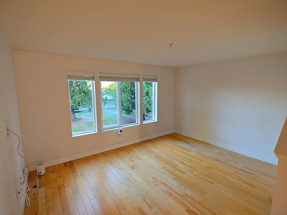 3rd image of 14538 12th Ave NE