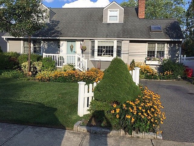 1st image of 84 Arlyn Dr E