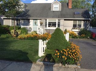 84 Arlyn Dr E, Massapequa, NY 11758