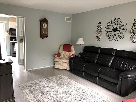 2nd image of 4213 Pine Ave
