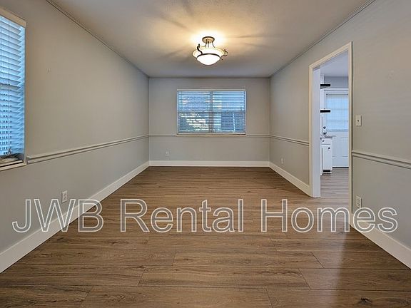 4th image of 2727 Herschel St