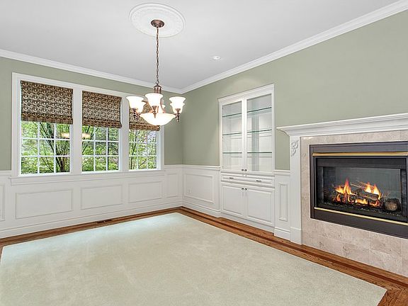 3rd image of 15907 Larch Way