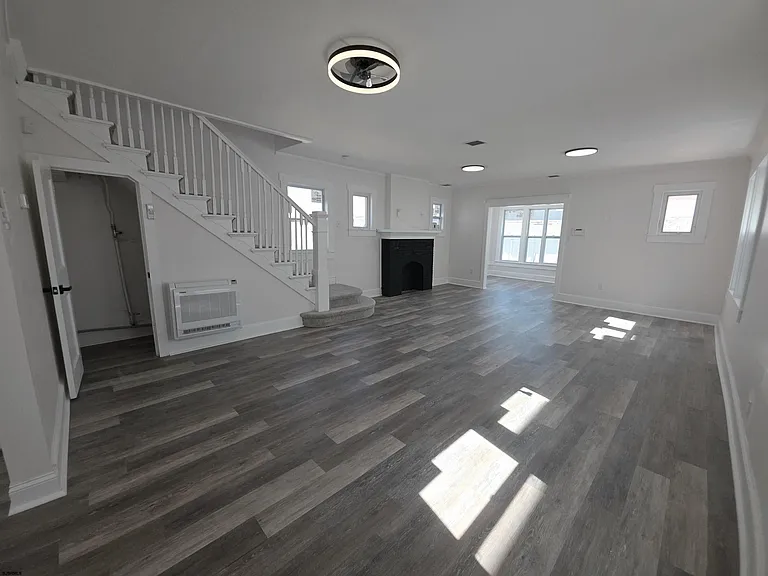 346 N Delaware Ave — Photo 7