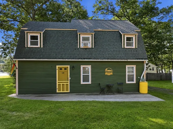 24 Briarcliff Ln #B, Spencer, MA 01562