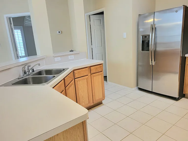7905 Country Ridge Ln — Photo 5