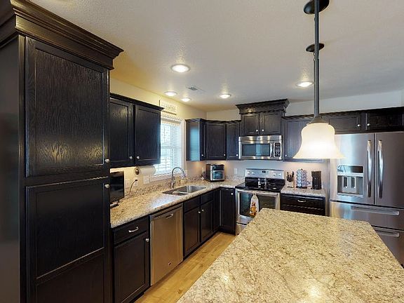 5th image of 1388 Thornhill Dr