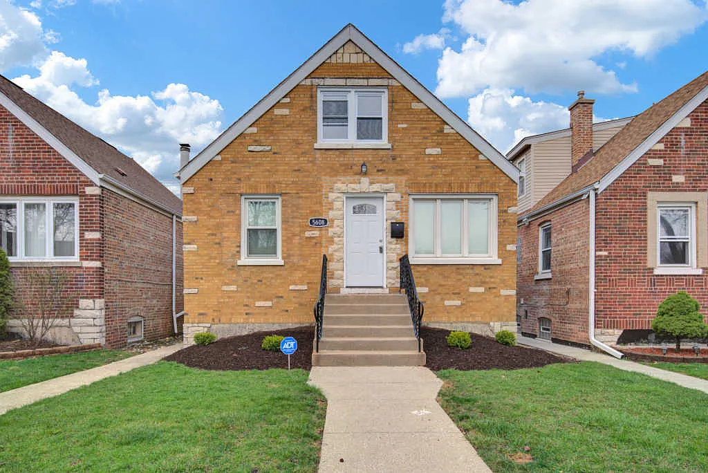 5608 S Neenah Ave photo 1