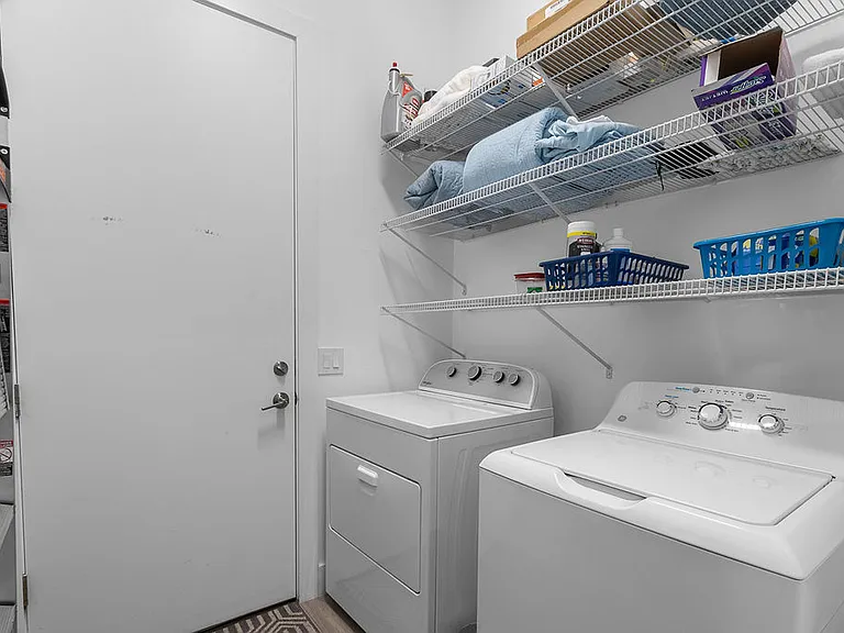 3029 Lunar St — Photo 15