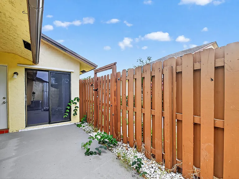 484 Springdale Cir #48D — Photo 41
