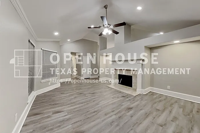 3 bed, 2.0 bath, 1347 sqft, $2,345 — Photo 4