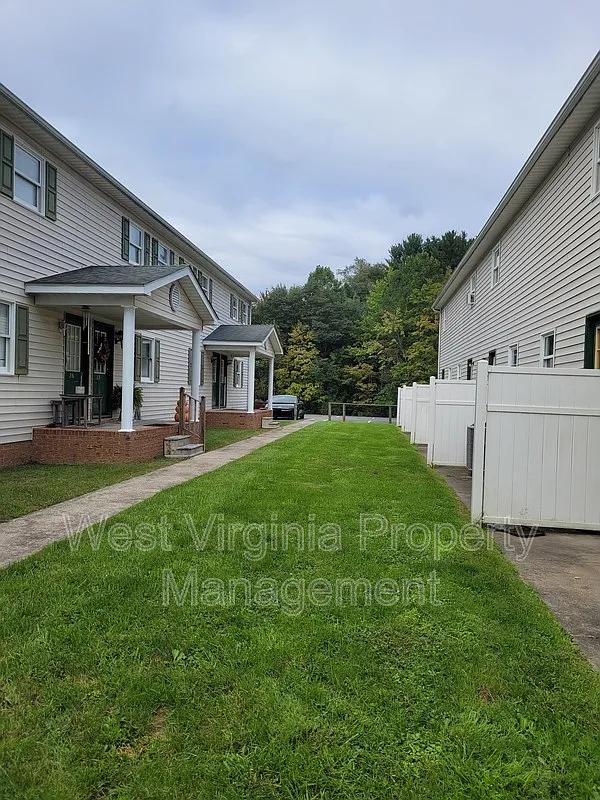 2 bed, 1.0 bath, $1,150 — Photo 2