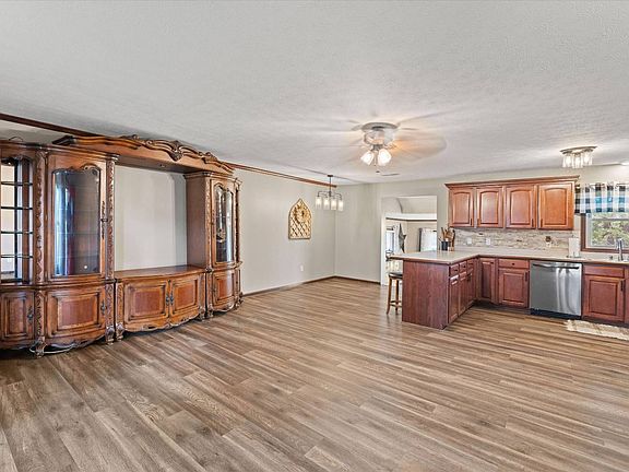 5th image of 215 Spring Grove Blvd