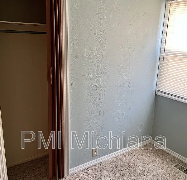 1829 S Jackson St — Photo 14