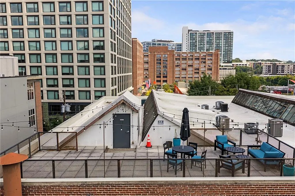1 bed, 1.0 bath, 904 sqft, $3,500 — Photo 2