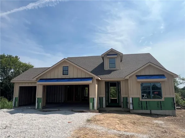 21401 Twin Oaks Pkwy, Peculiar, MO 64078