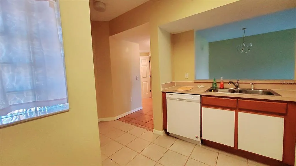 3 bed, 2.0 bath, 1151 sqft, $1,900 — Photo 3