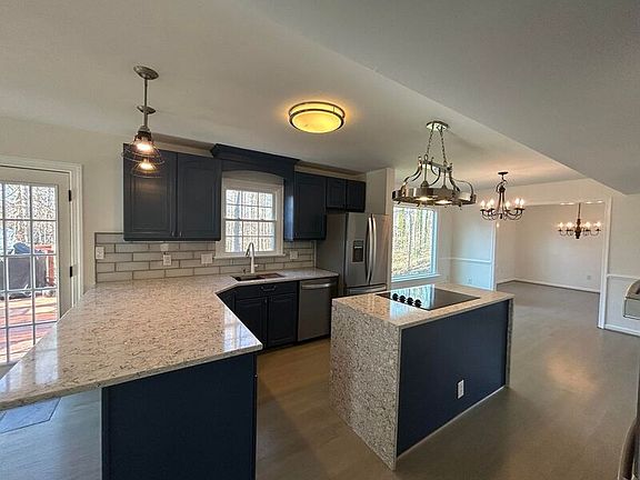 3rd image of 10904 Holleybrooke Dr