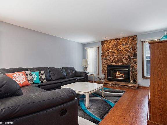 2nd image of 319 Schreiber Ave
