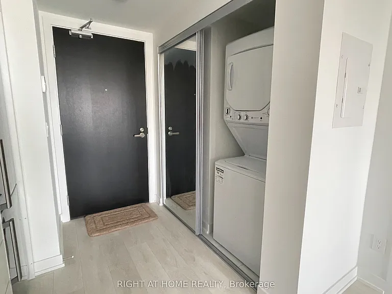 501 Yonge St #2206 — Photo 5