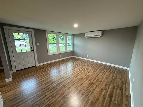4th image of 901 Jacobs Ave