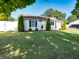 19 Dundalk Ln, Sicklerville, NJ 08081