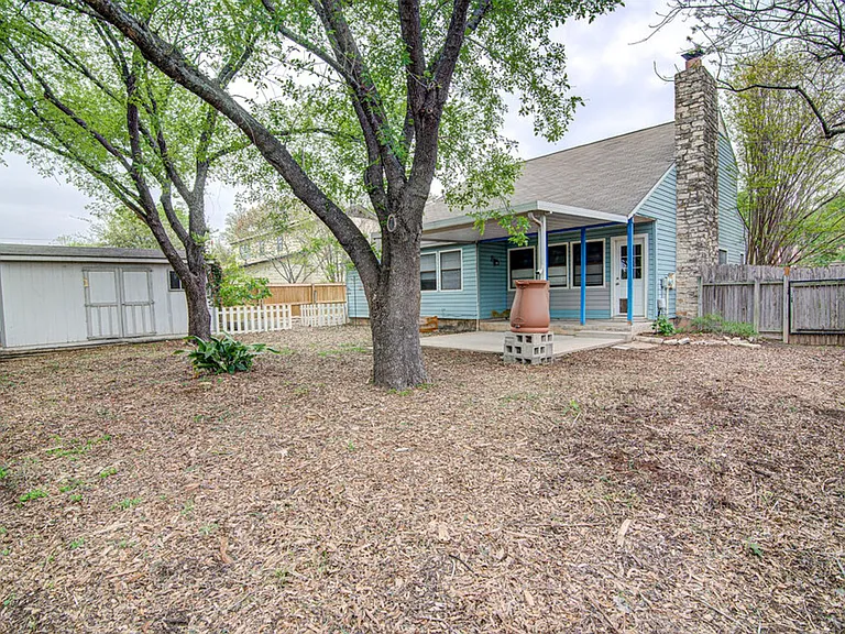 1909 Scofield Ln — Photo 17
