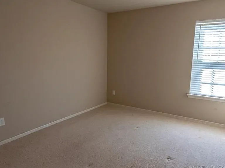 4201 W Kent St — Photo 22
