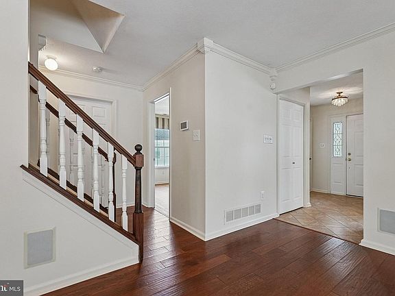 3rd image of 7 Drake Ct