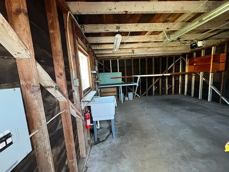 930 Anchor St — Photo 17