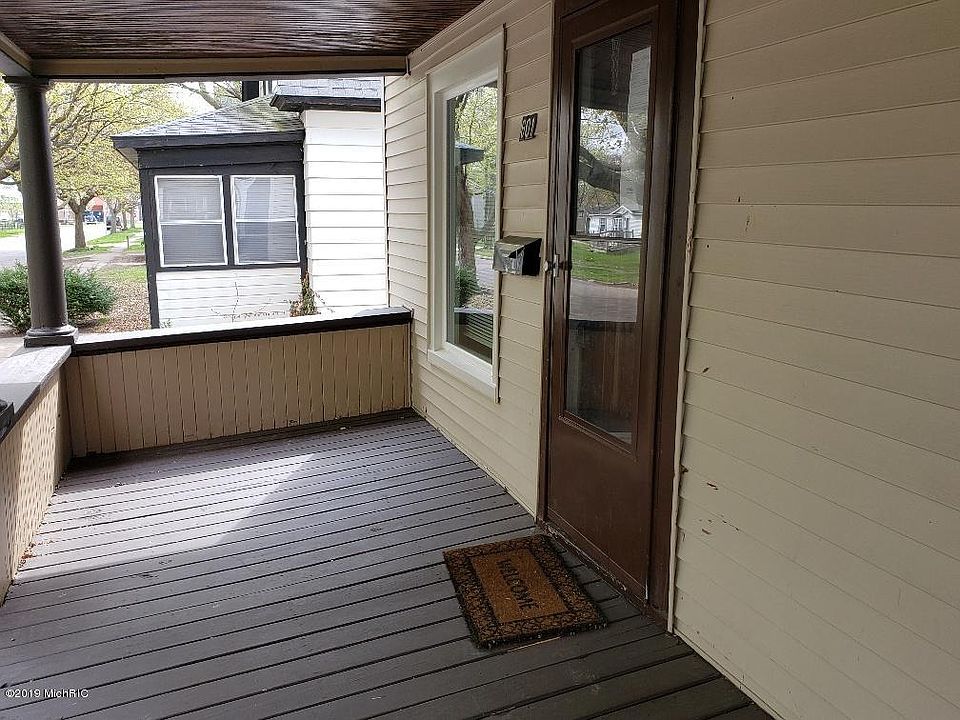 2nd image of 601 William St
