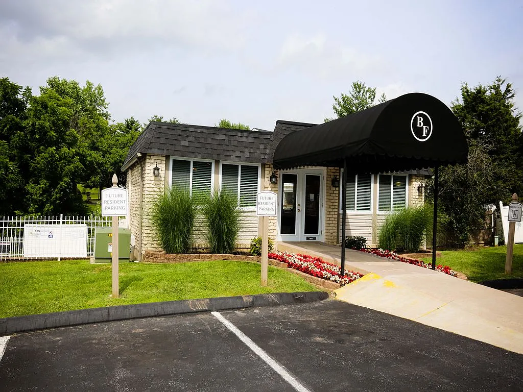 Black Forest Apartments — Photo 3