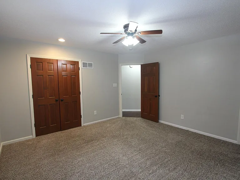 220 NW Highland Ln — Photo 9