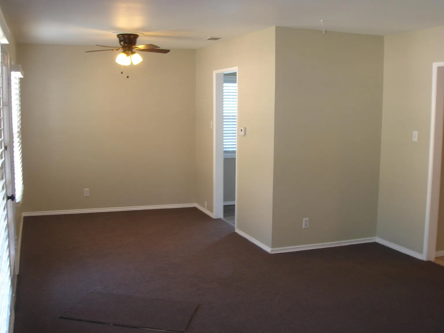 3 bed, 1010 sqft, $3,100 — Photo 3