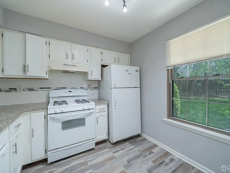1612 Woodbridge Commons Way — Photo 5