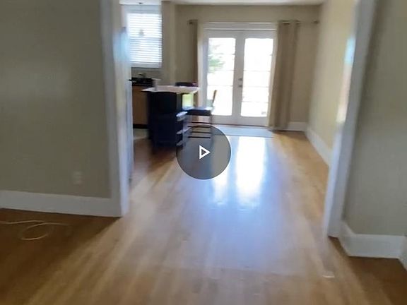 5th image of 2620 Parkwood Ave