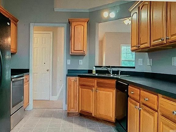 Large kitchen with lots of storage