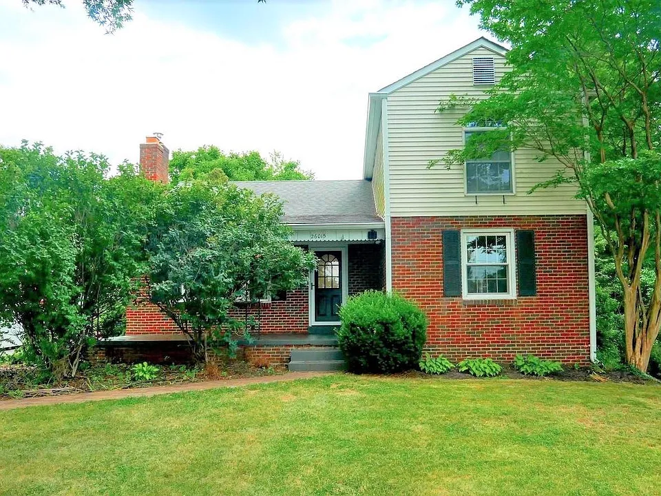 26015 Woodfield Rd