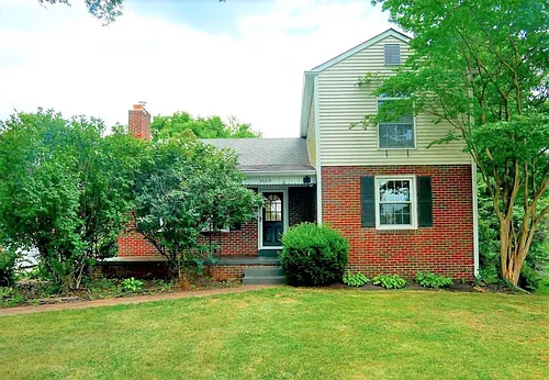 26015 Woodfield Rd Photo 1
