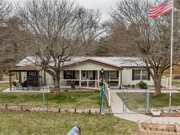 104 Pinetree Rd, Parkersburg, WV 26101