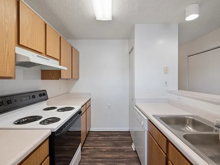 Autumn Woods Apartments — Photo 39