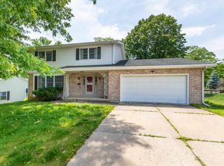 515 Heritage Dr, Dubuque, IA 52003
