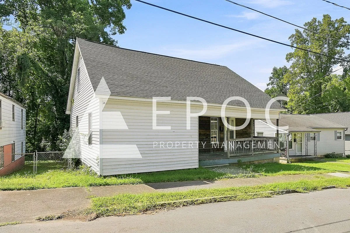 1530 E 21st St — Photo 3