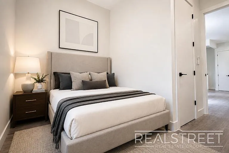 697 De Kalb Ave #1B — Photo 3